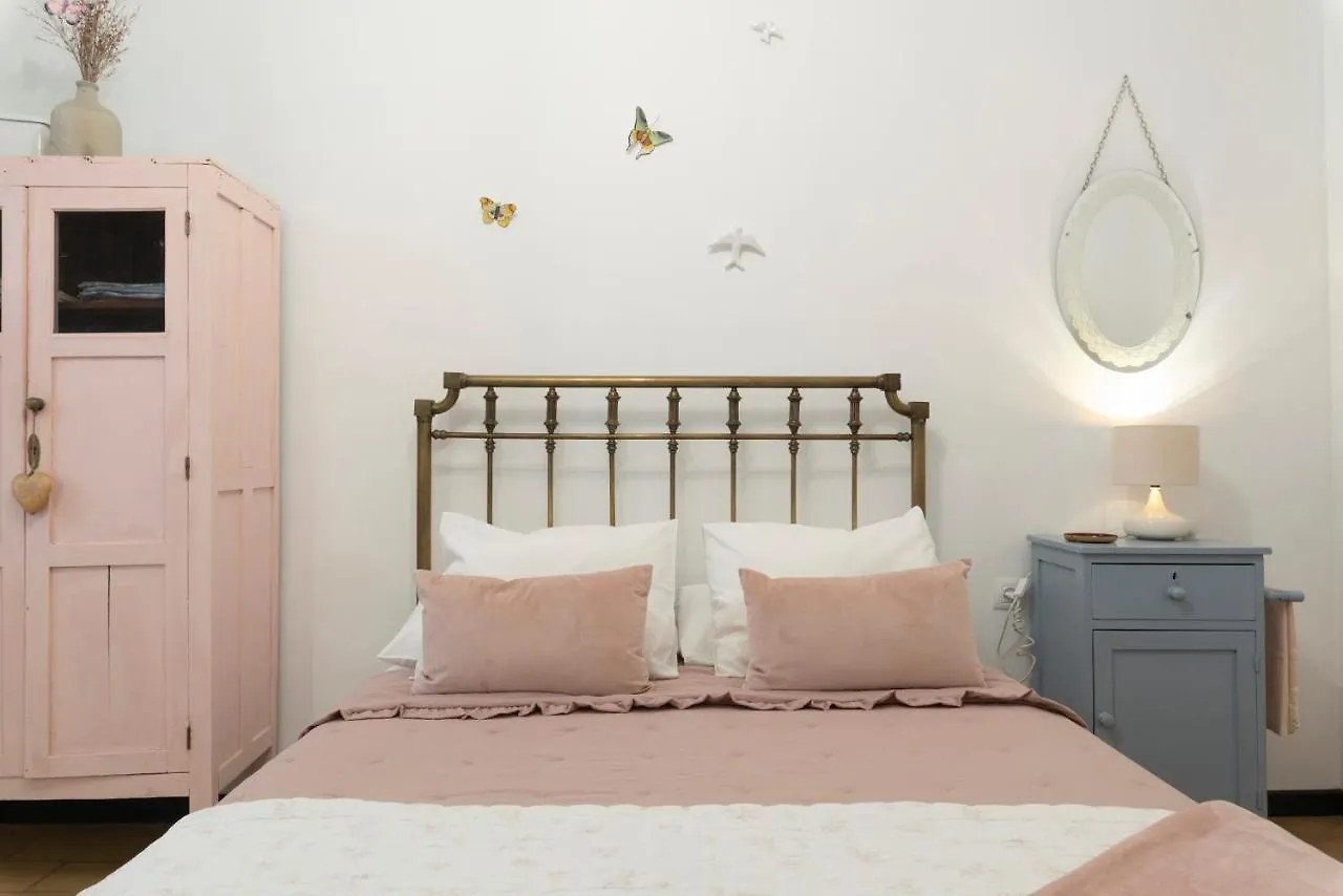 Andalusian Courtyard Apartment Seville